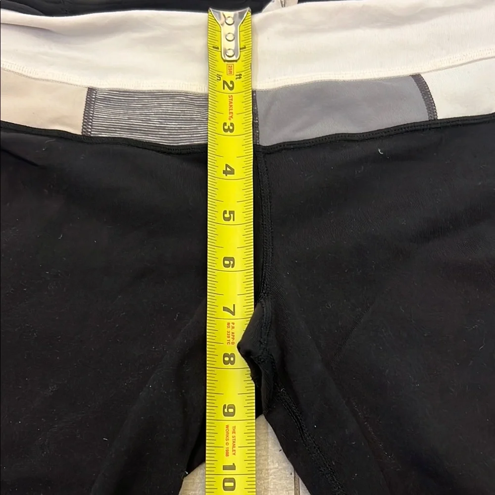 Lululemon Athletica Groove Crop Size 6 Reversible Leggings Black Grey‎ White